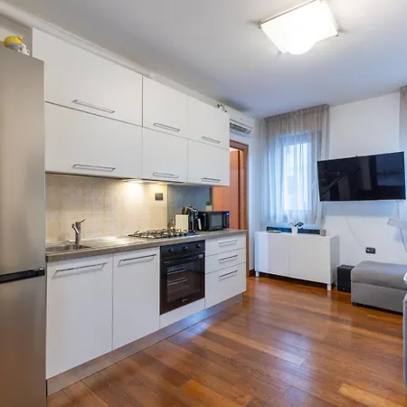 Alvin Deluxe - -private Parking Apartman